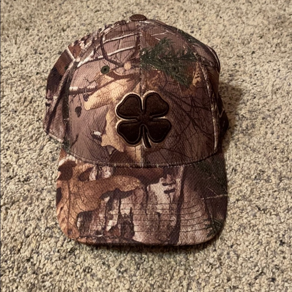 Live Lucky camo hat